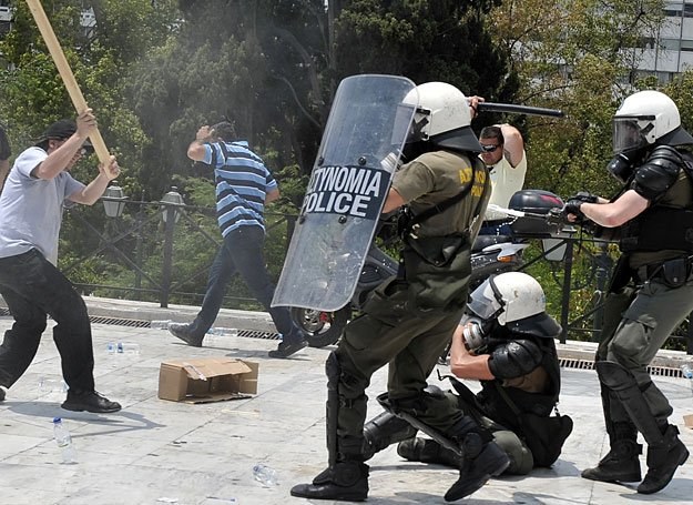Czy uliczne protesty w Grecji były preludium końca świata? /AFP