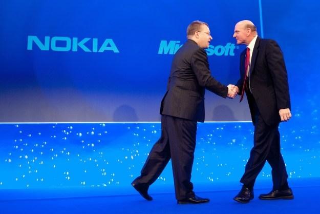 Czy umowa współpracy to krok w kierunku przejęcia Nokii przez Microsoft? /AFP
