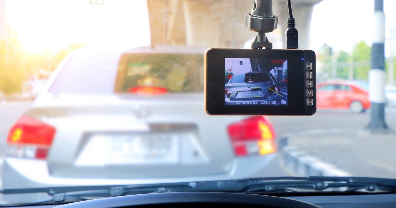 Czy używanie kamerki samochodowej w Polsce jest legalne? /123RF/PICSEL