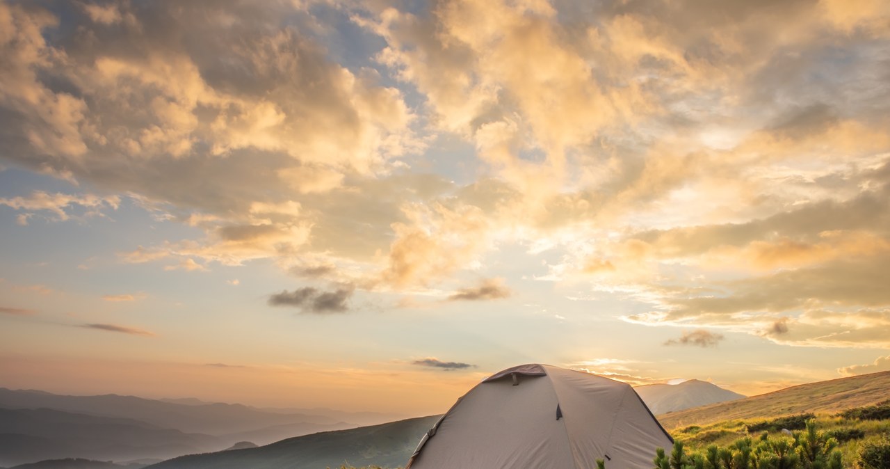 Czy w polskich górach można rozłożyć namiot? /123RF/PICSEL