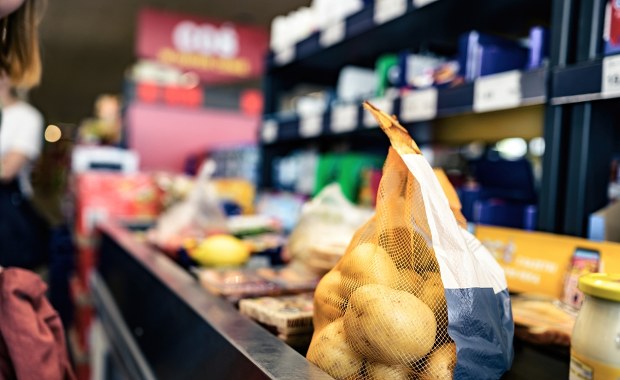 ​Czy w Poniedziałek Wielkanocny zrobimy zakupy i zjemy poza domem?