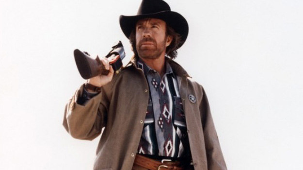 Czy w reklamie Chuck Norris zaprezentuje swój słynny kopniak z półobrotu? /materiały prasowe