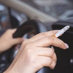 Czy w samochodzie wolno palić? Niekiedy grozi za to mandat 