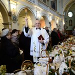Czy w Wielką Sobotę obowiązuje post ścisły? Co można jeść, a czego nie?