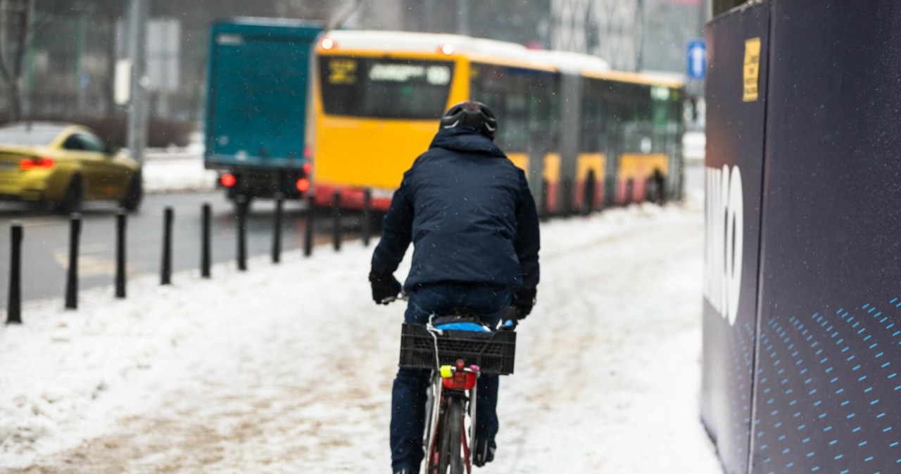 Czy warszawscy urzędnicy powinni jeździć do pracy rowerami? /Adam Burakowski/REPORTER /Agencja SE/East News