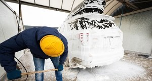 Czy warto myć samochód zimą? Poznaj najważniejsze zasady i uniknij drogich napraw