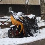 Czy warto odpalać motocykl zimą? Jeden błąd i wiosną zapłacisz krocie