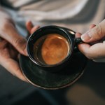 Czy warto pić najdroższą kawę świata? Cena zwala z nóg, produkcja zaskakuje
