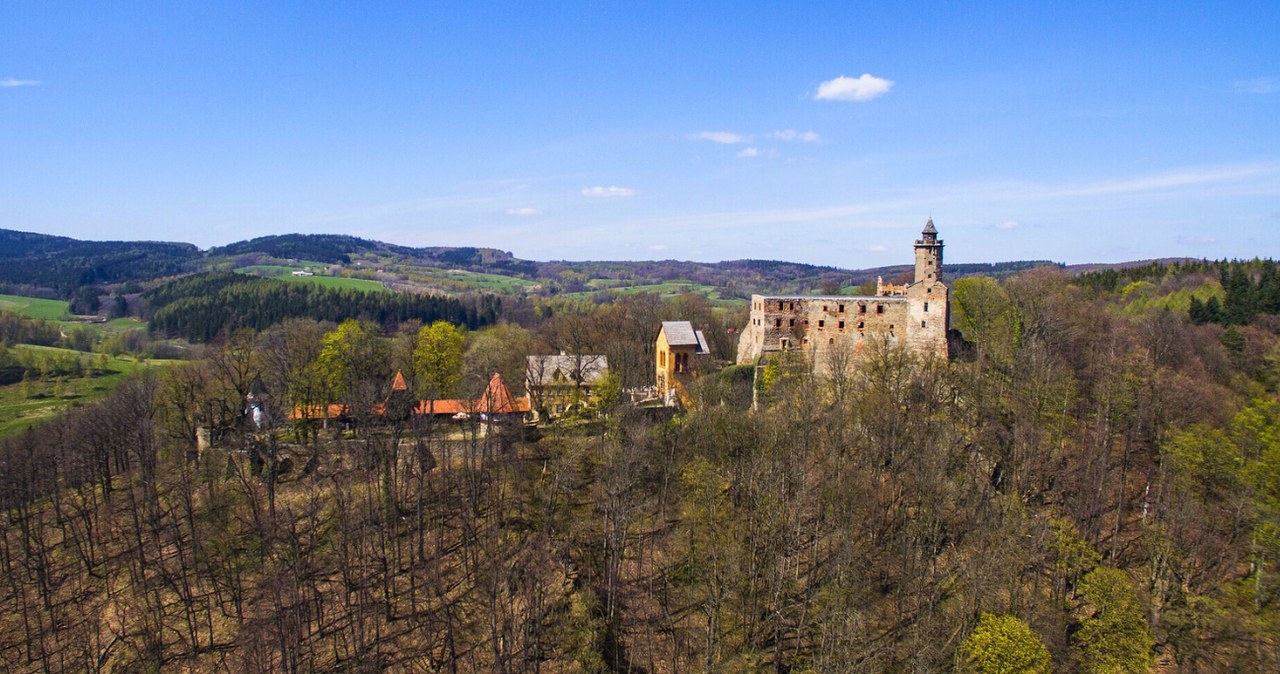 Czy warto zwiedzić zamek Grodno? /Lukasz Korzeniowski/East News /East News