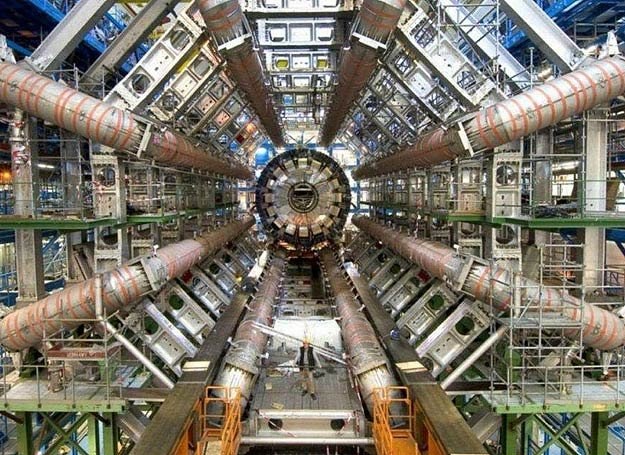 Czy Wielki Zderzacz Hadronów doprowadzi do zagłady ludzkości? /MWMedia