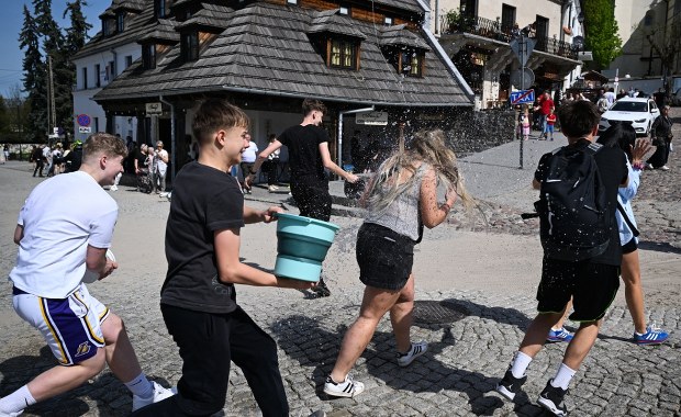 Czy wiesz, dlaczego polewamy się wodą w Wielkanoc? Ta tradycja ma pogańskie korzenie