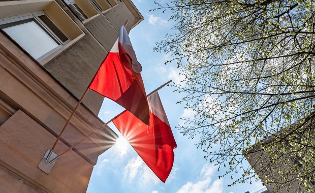 Czy wiesz, jak poprawnie wywiesić flagę? Sprawdź! Za te błędy możesz się wstydzić przed sąsiadami