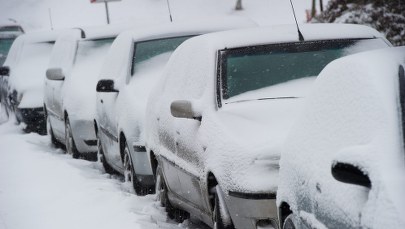 Czy wiesz, jakie kary grożą za jazdę nieodśnieżonym autem?