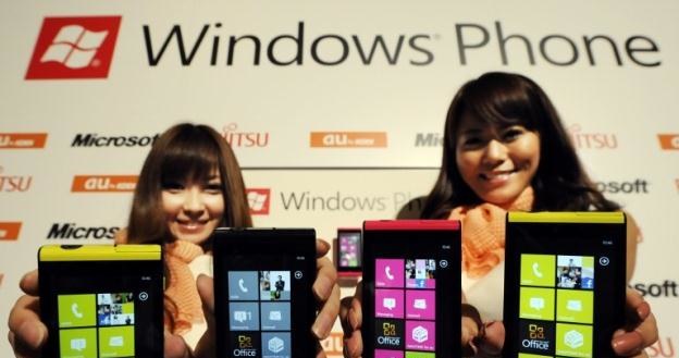 Czy Windows Phone będzie zyskiwał na popularności? /AFP