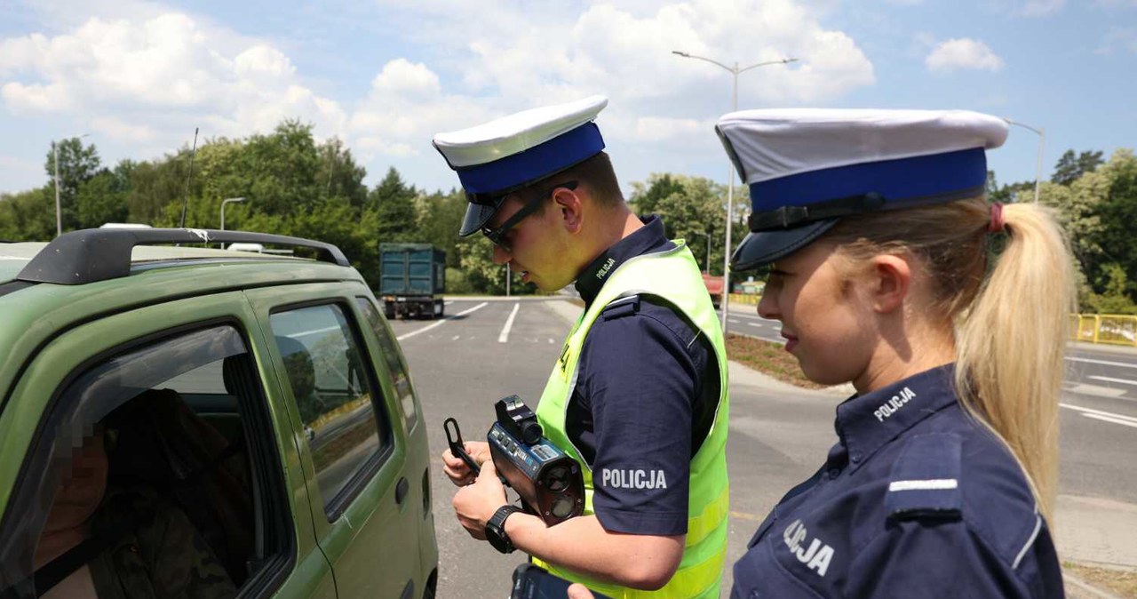 Czy wolno nagrywać policjantów podczas interwencji? /PIOTR JEDZURA/REPORTER /East News
