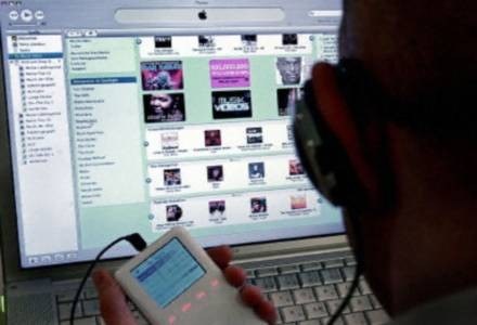 Czy wreszcie będziemy mogli kupować muzykę z iTunes? /AFP