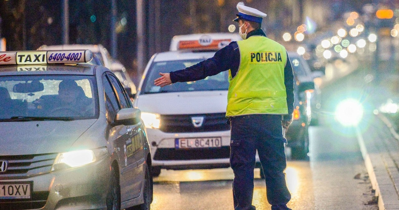 Czy za włączone światła przeciwmgielne w mieście grozi mandat? /Piotr Kamionka /Reporter