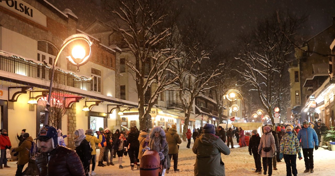 Czy zakażeń koronawirusem będzie coraz więcej? "To najbardziej realny scenariusz"