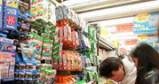 Czy zdarzyło Ci się zobaczyć na paragonie cenę wyższą niż na półce sklepowej? /AFP