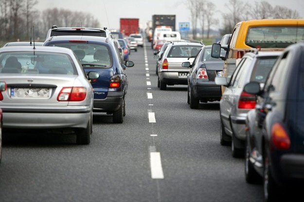 Czy zmiana przepisów spowoduje, że polscy kierowcy będą tak poruszać się po drogach, aby zachować korytarz ratunkowy? /Fot. Andrzej Wawok /Reporter