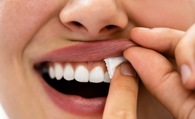 ​Czym jest snus? "Pamiętajmy, że jest nielegalny"