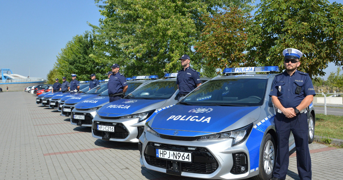 Czym jeździ i lata policja? /Policja