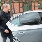 samochody Czym jeździ Tusk, Mentzen i Zandberg? Sprawdzamy auta polityków