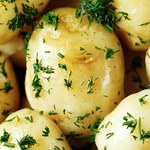 Czym przyprawiać ziemniaki? Zobacz, jak możesz zmienić ich smak