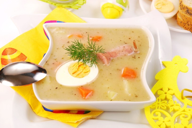 Czym różni się żurek od barszczu białego? Co podać na wielkanocnym stole?