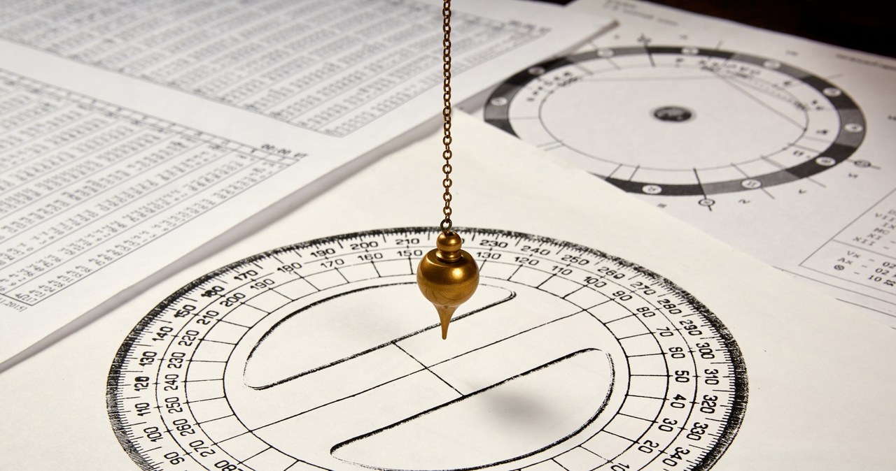 Czym się zajmują i ile zarabiają astrolodzy świadczący usługi dla biznesu? /123RF/PICSEL