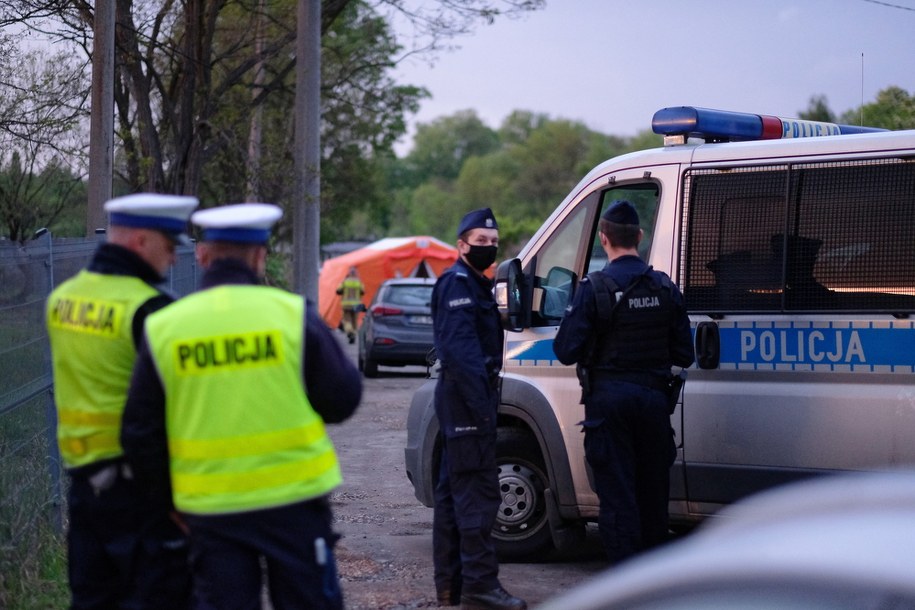 Czynności policji w związku z zabójstwem poszukiwanego chłopca /Andrzej Grygiel /PAP