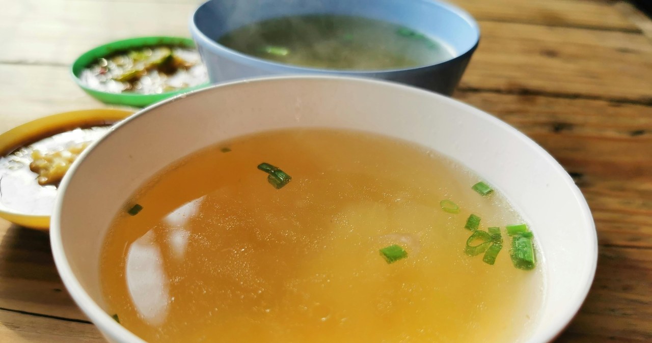 Czysty rosół kolagenowy gotowy do picia /jenvit keiwalinsarid /pexels.com