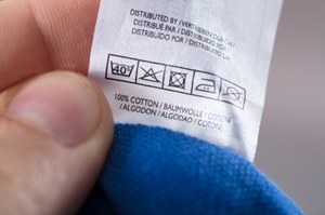Czytaj metki na ubraniach. Oto najlepsze i najgorsze materiały