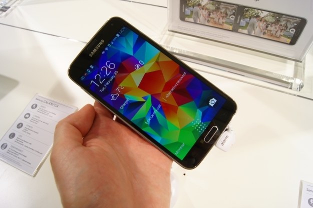 Czytnik linii papilarnych w Galaxy S5 można łatwo oszukać. /INTERIA.PL