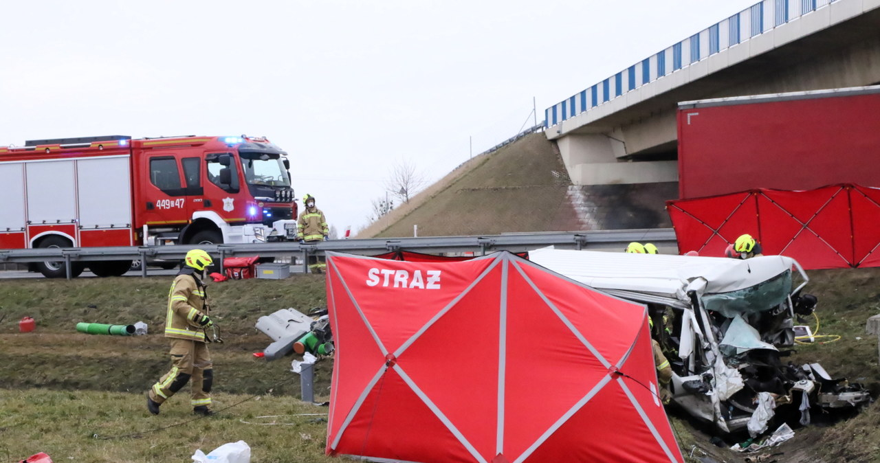 Dąbrówka Górna (Opolskie). Wypadek na autostradzie A4. /Krzysztof Świderski /PAP