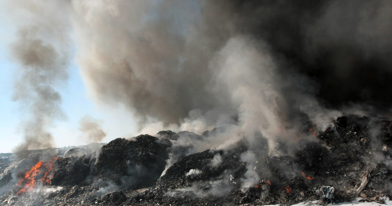 Dąbrówka Wielkopolska: pożar sortowni śmieci