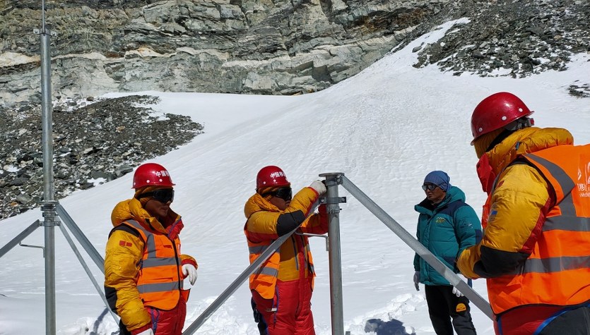 Dach Świata Piątej Generacji: Chińczycy montują nadajniki 5G na Mount Everest