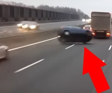 Dachowanie na autostradzie w oku kamery. Kierująca miała wielkie szczęście