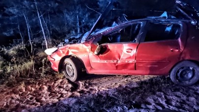 Dachowanie podczas ucieczki przed policją. Do szpitali trafiło 9 osób, w tym 6 dzieci