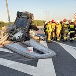 Dachowanie samochodu na A1 w Mszanie. Jedna osoba ranna