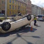 Dachowanie w centrum Wrocławia. Są ranni