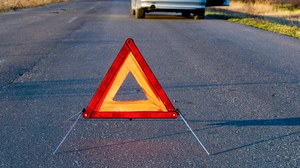 Dachowanie w Warszawie. Pijany ojciec wiózł 2,5-letnią córkę