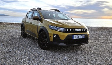 Dacia atakuje. Hybrydy z automatem, 4x4 i LPG zmiażdżą auta z Chin?