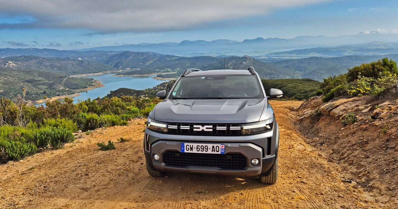 Dacia Duster pozostaje komfortowa również na szutrowych drogach /Michał Domański /INTERIA.PL