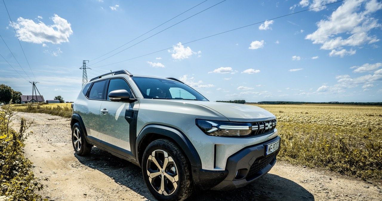 Dacia Duster z napędem hybrydowym dostępna jest wyłącznie z napędem na przednią oś. Prześwit to ponad 20 cm / fot. Maciej Chuptiany /INTERIA.PL