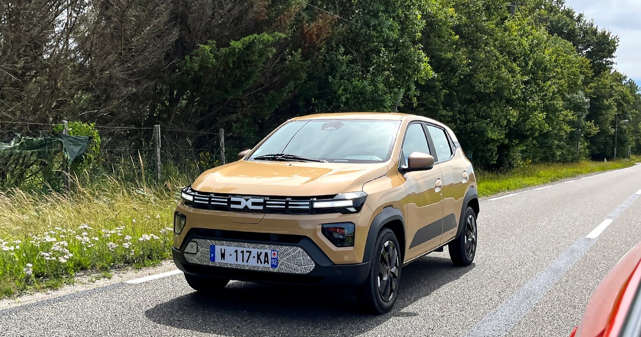 Dacia Spring dosłownie wystrzeliwuje spod świateł. Potem jest gorzej. /Krzysztof Mocek /INTERIA.PL