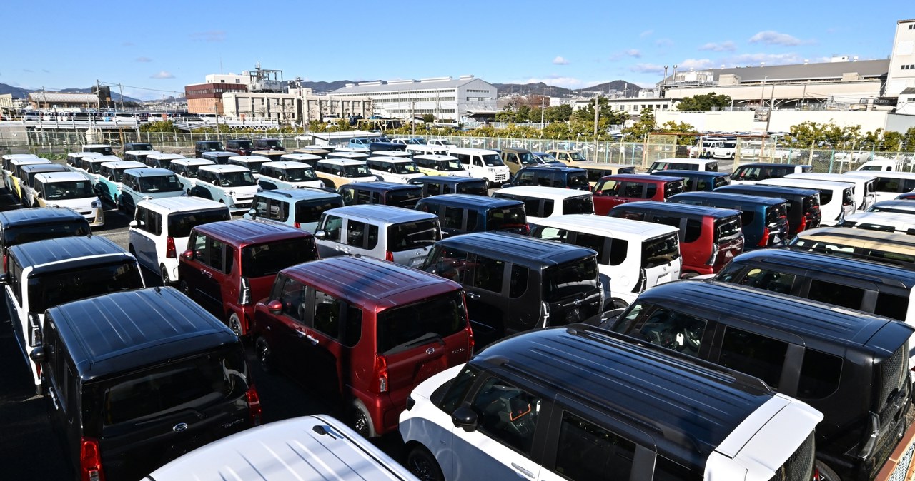 Daihatsu ogłosiło całkowite wstrzymanie produkcji w Japonii. W siedzibie firmy odbywa się ministerialna kontrola /AFP