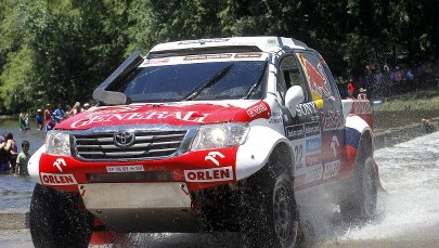Dakar: Małysz dachował, Dąbrowski rewelacją, Hołowczyc błądził