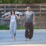 Dakota Johnson i Chris Martin pozbyli się stalkerki? Jest decyzja sądu 