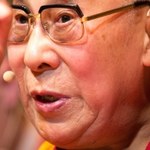 Dalajlama ostro: Nie módlcie się za Francję